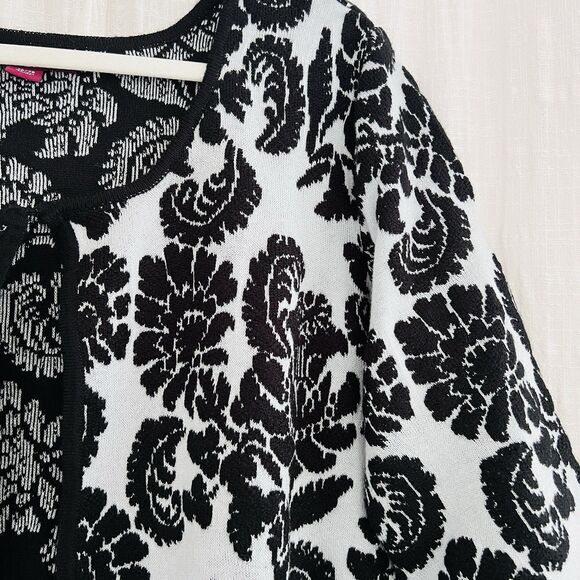 Jessica London Black & White Floral Soft Stretchy Cardigan Sweater - Plus 26/28 - Picture 6 of 10